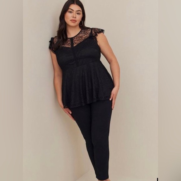 Torrid sz 4 Black Peplum Lace Ruffle Sleeve Top GUC - Picture 3 of 8
